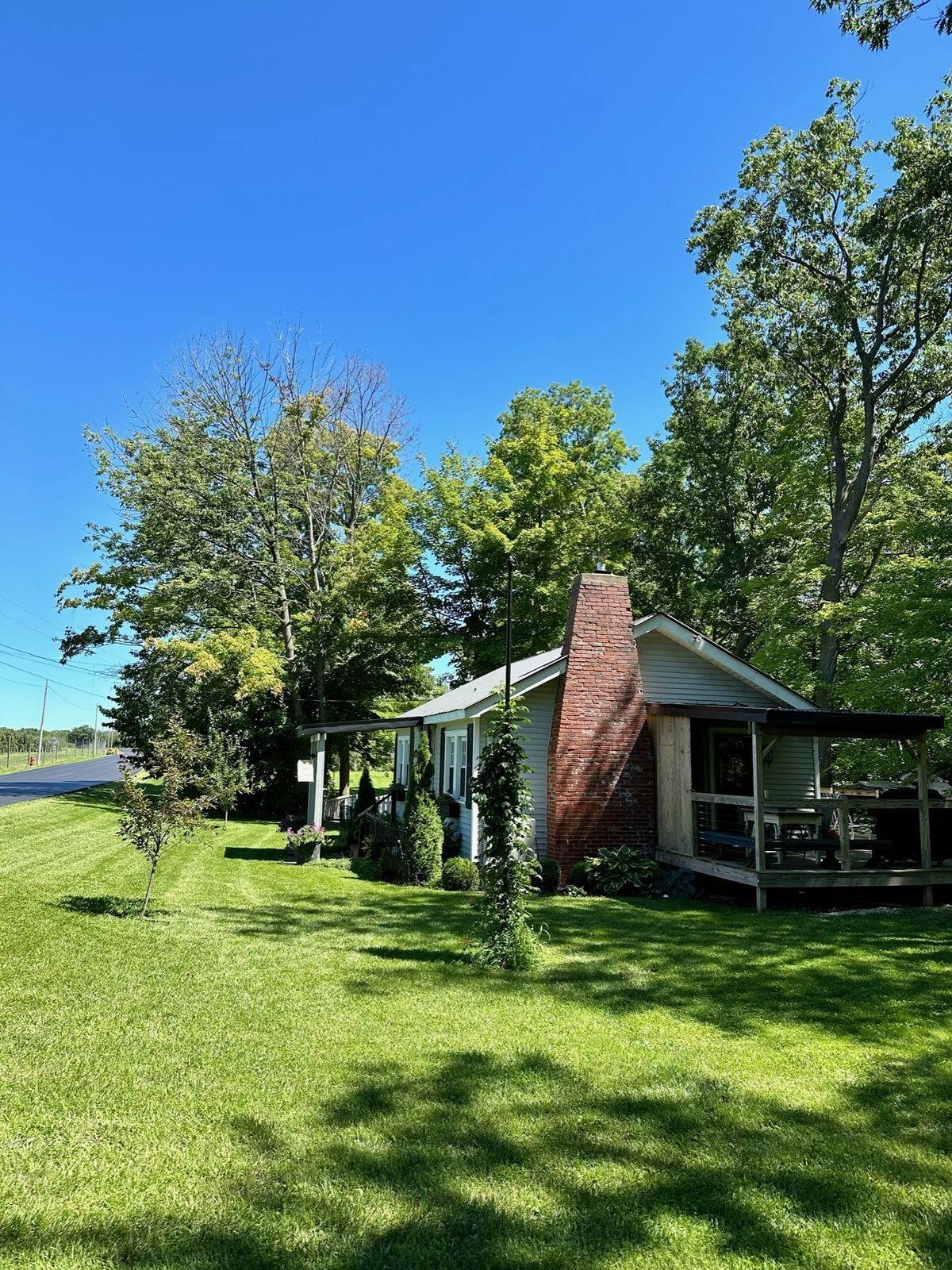 Front exterior of the 1937 cottage at Crooked Creek Properties on Oak Orchard River